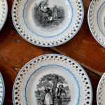 Assiettes parlantes porcelaine opaque Creil et Montereau - esprit brocante hermin