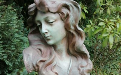Buste Jeune Femme en Plâtre Art Nouveau