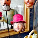 Têtes marionnettes en papier mâché sous globe Napoléon III - esprit brocante Hermin 